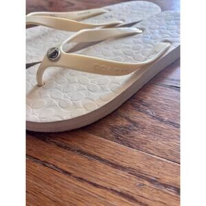 Coach Cream Signature Logo Flip Flops Women’s Size 7B (EU 37)